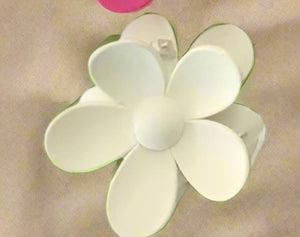 Daisy Claw Hair Clip in white